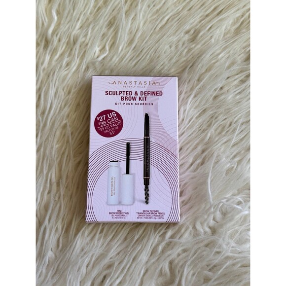 Anastasia Beverly Hills Sculpted & Defined Brow Kit
Soft Brown - Picture 4 of 10